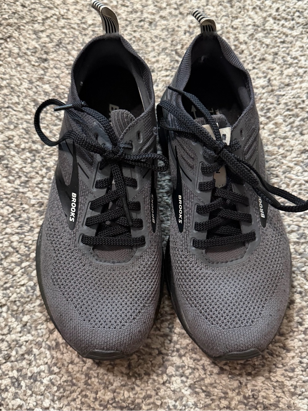 Womens Brooks Ricochet 3 running shoes size 6 great condition
